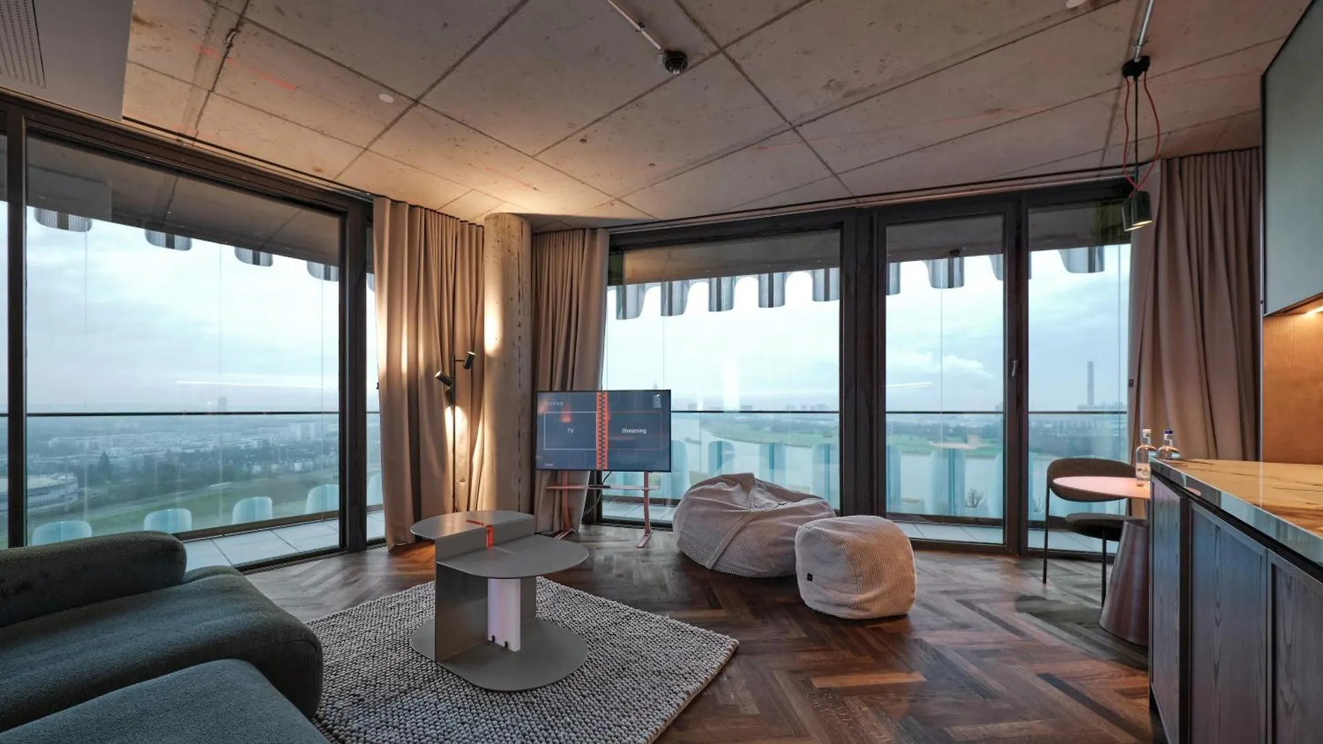 ****  The Zipper Hotel Und Apartments Düsseldorf Almanya
