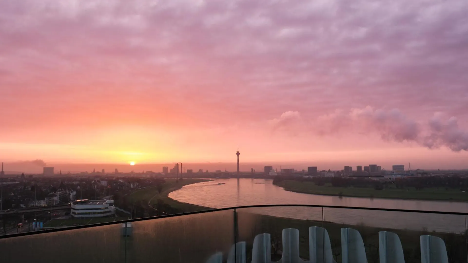 ****  The Zipper Hotel Und Apartments Düsseldorf Almanya